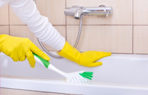 Professional deep cleaning in a SW4 apartment building